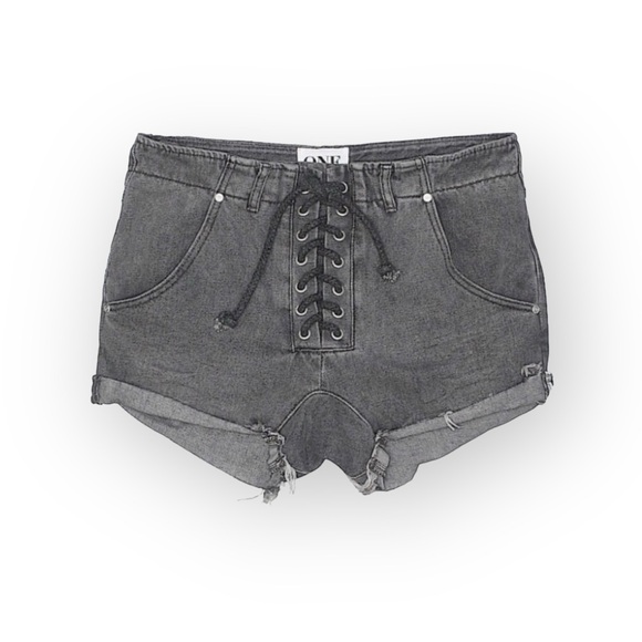 new Kourtney Kardashian’s ⇝ One Teaspoon ⇝ Superfreaks Lace Up Denim Shorts ⇝ 24 - Picture 4 of 16